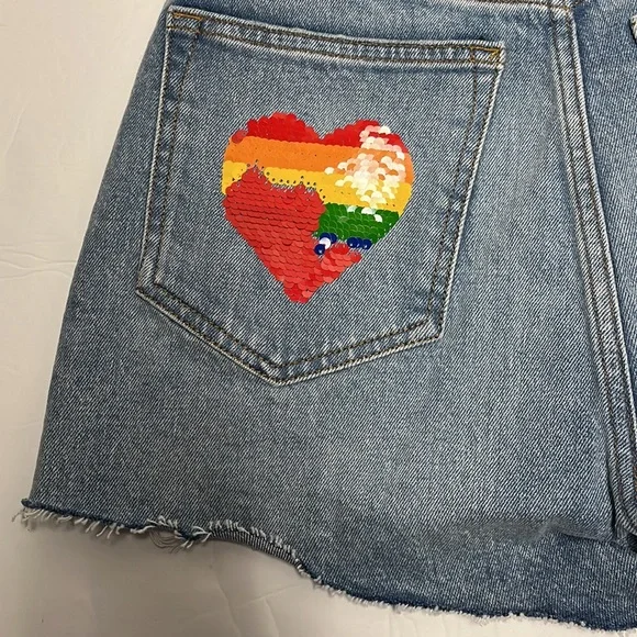 NWT Abercrombie curve love high rise mom shorts.  heart sequin pride shorts 27/4 - Picture 3 of 6